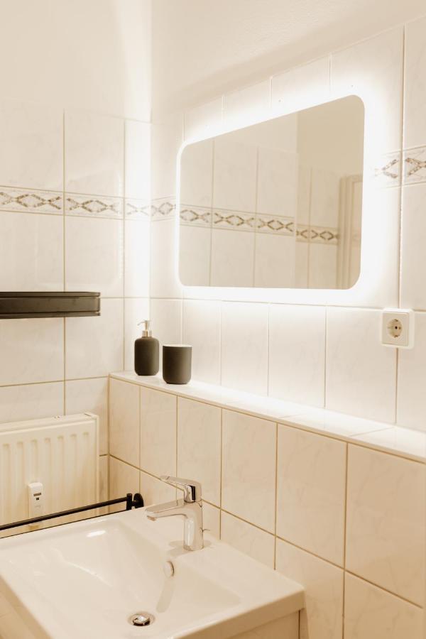 Design Apartment Stadtfeld-Ost Mit Netflix & 2 Schlafzimmern Magdeburg Ngoại thất bức ảnh